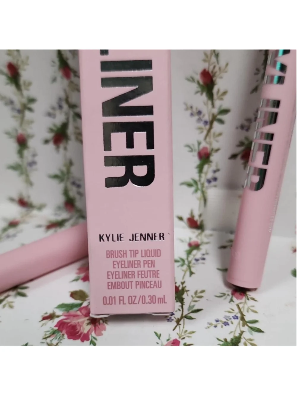 Kylie Jenner Liquid Eyeliner in Black #kylie #eyeliner